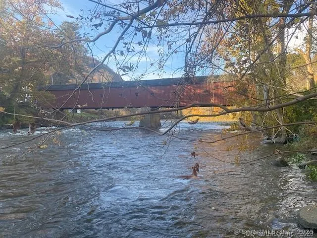 a black and white photo of a living room