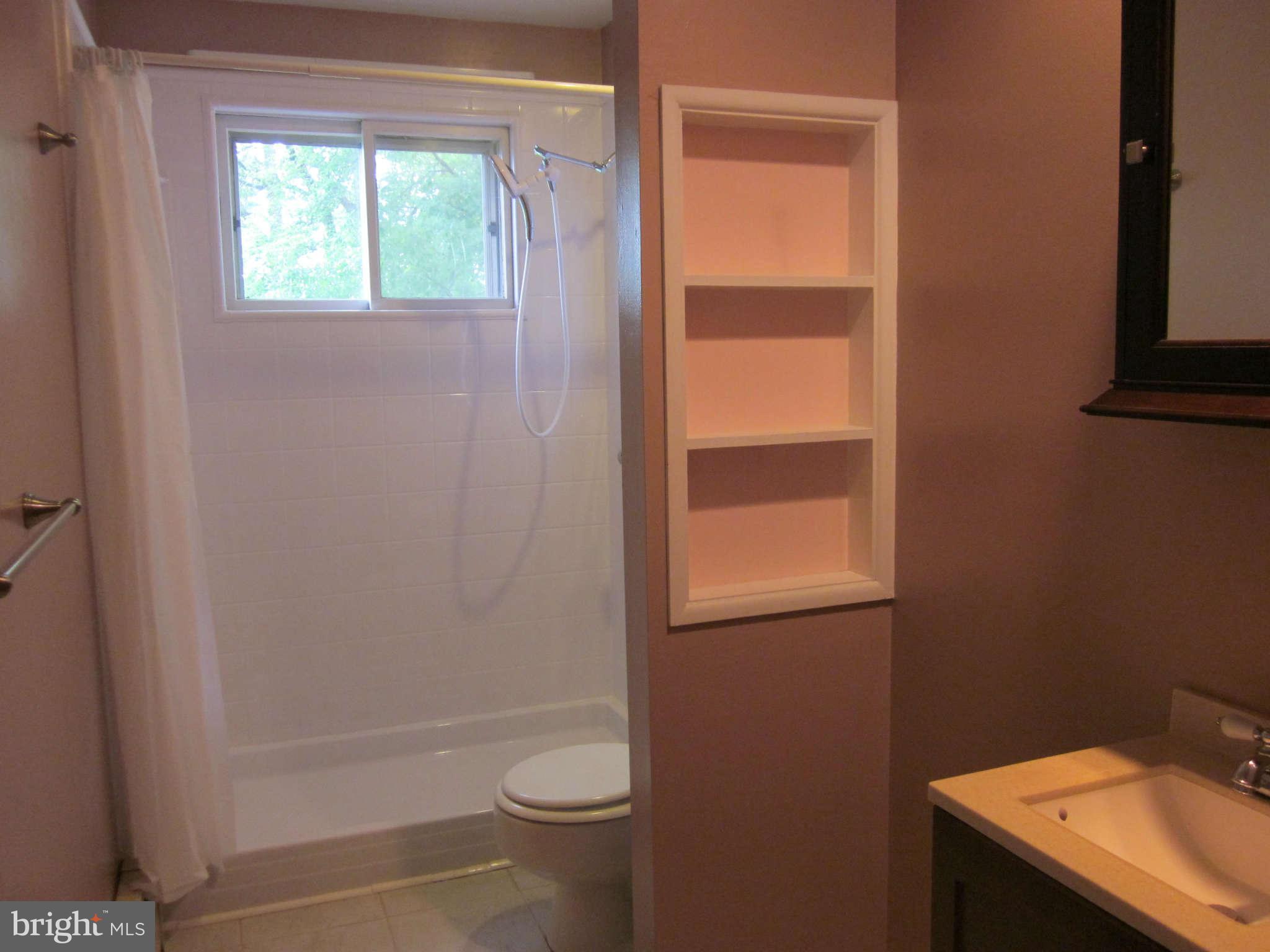 8002 Hillendale Road Baltimore, MD 21234 - Photo 12 of 21 Bath
