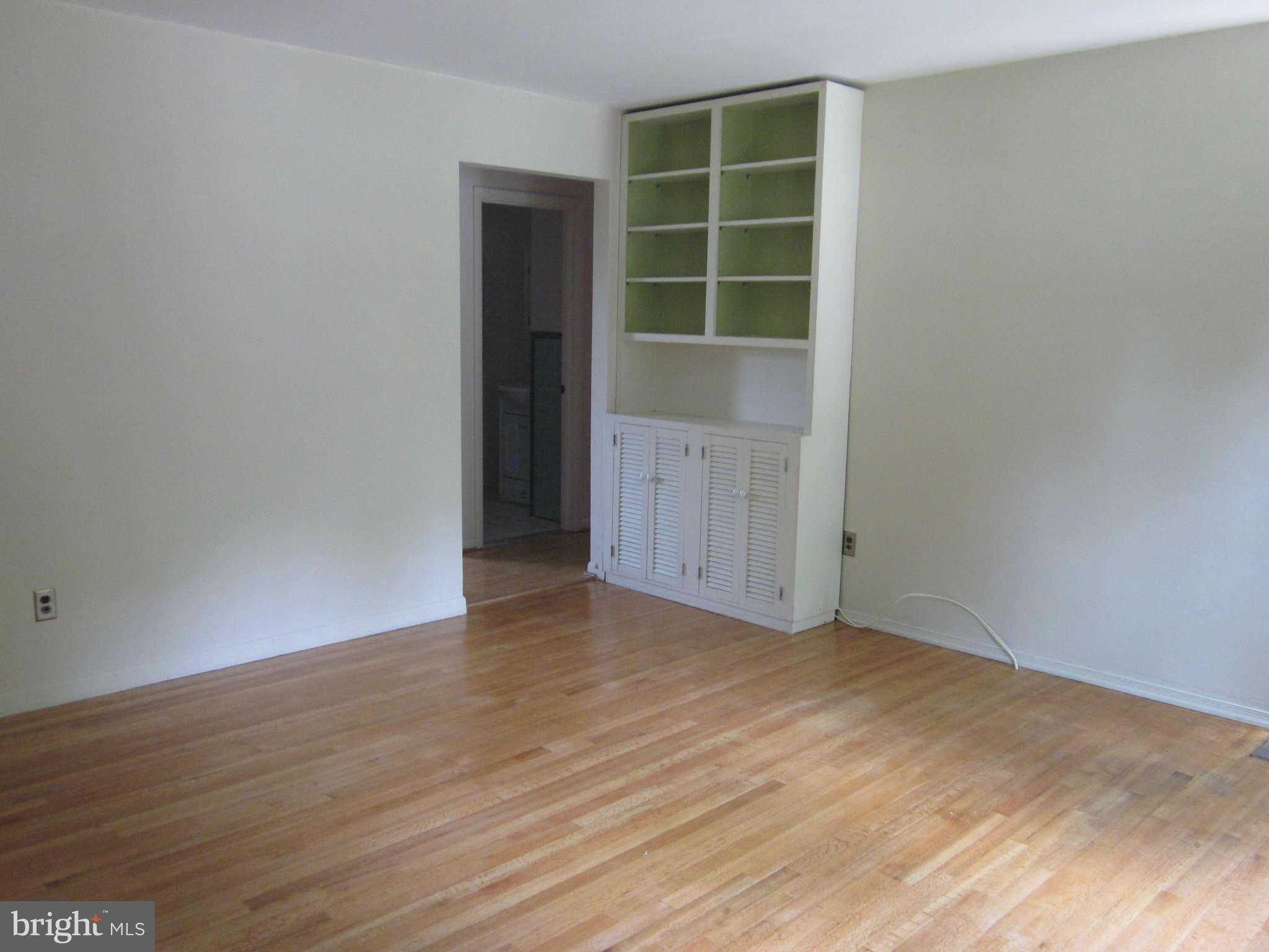 8002 Hillendale Road Baltimore, MD 21234 - Photo 4 of 21 Living Room