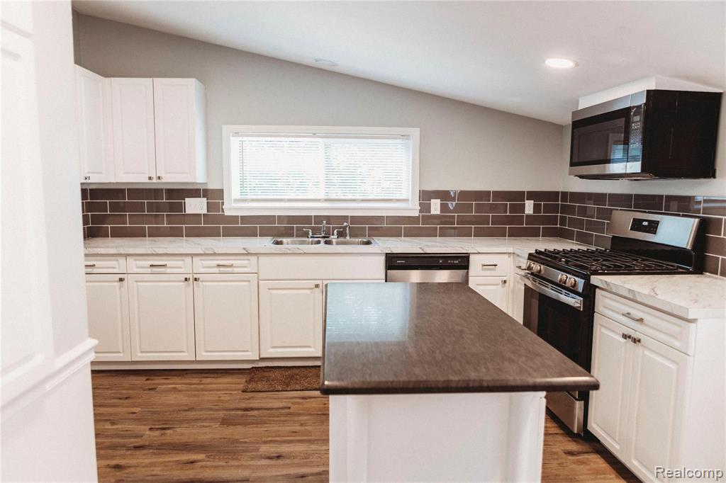 225 Elizabeth Lake Road Pontiac, MI 48341 - Photo 11 of 29