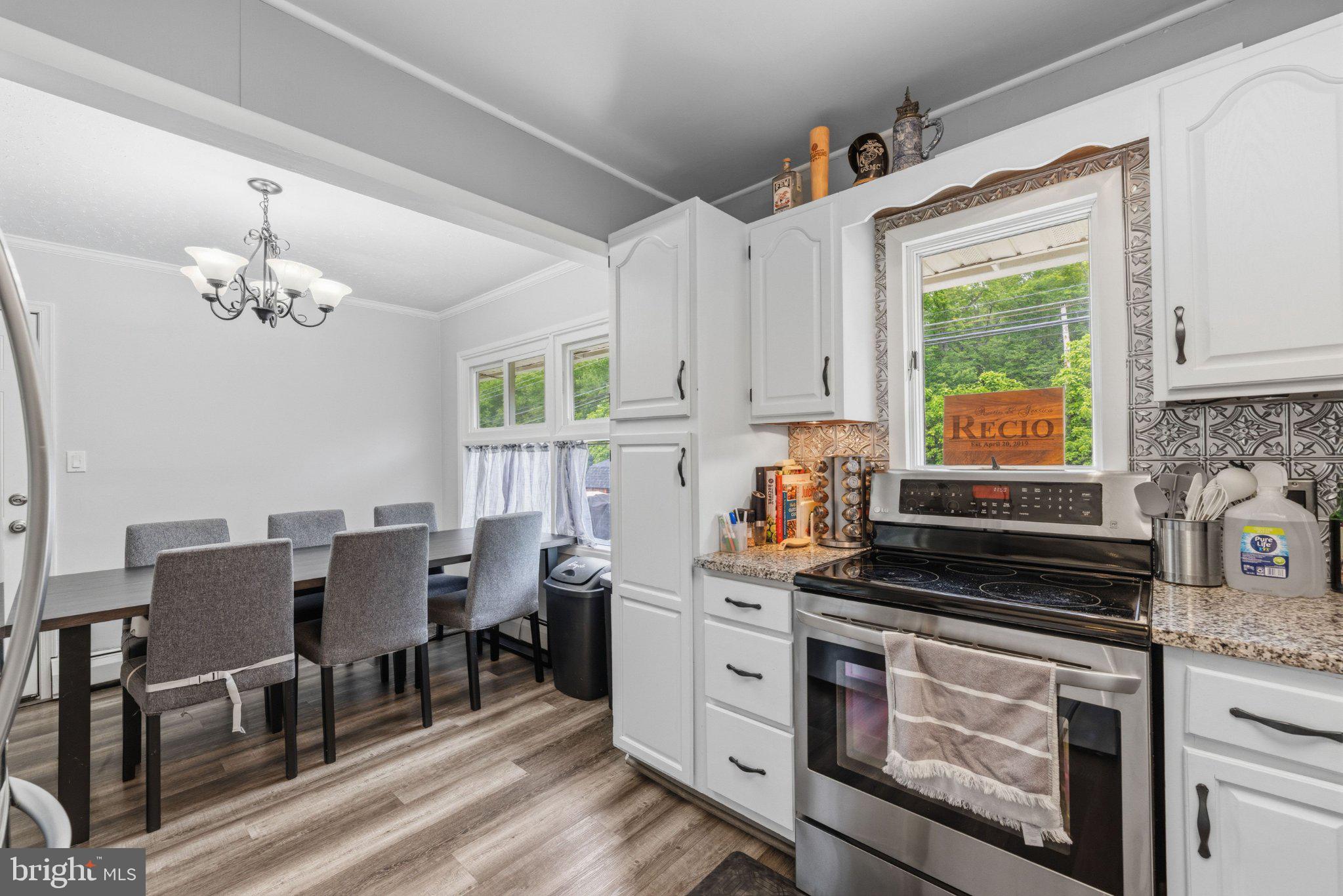44 Quickset Road Levittown, PA 19057 - Photo 6 of 28 Bright and inviting kitchen space.