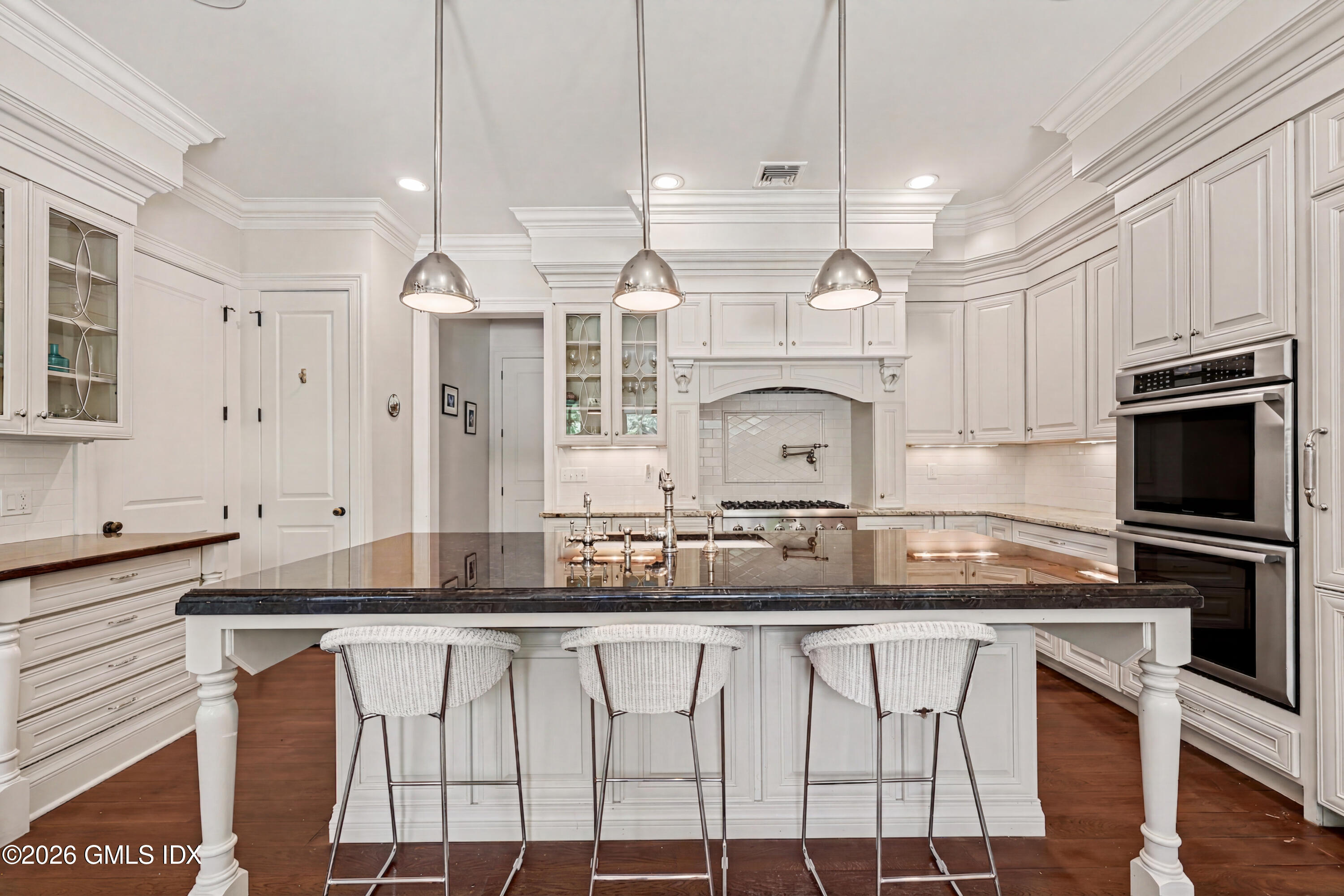 26 Circle Drive Greenwich, CT 06830 - Photo 9 of 29 Gourmet Kitchen