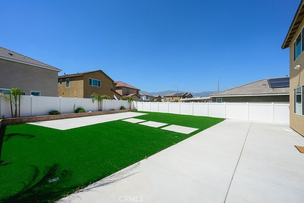 324 Castaic Way Rialto, CA 92377 - Photo 39 of 50
