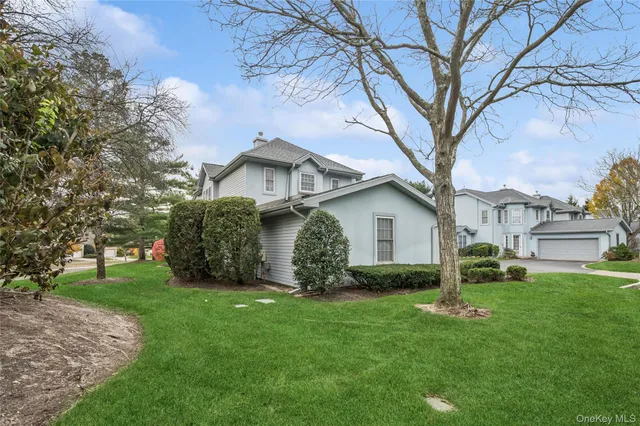 a view of a house with backyard