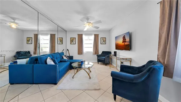 $1,850 | 415 Northeast 2nd Street, Unit 209, Hallandale Beach, FL 33009
