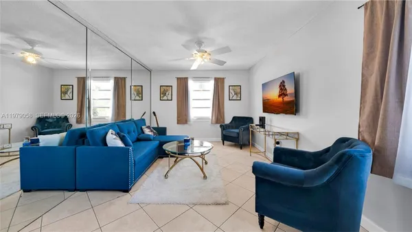 $1,850 | 415 Northeast 2nd Street, Unit 209, Hallandale Beach, FL 33009