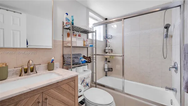 $1,850 | 415 Northeast 2nd Street, Unit 209, Hallandale Beach, FL 33009