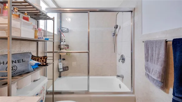 $1,850 | 415 Northeast 2nd Street, Unit 209, Hallandale Beach, FL 33009