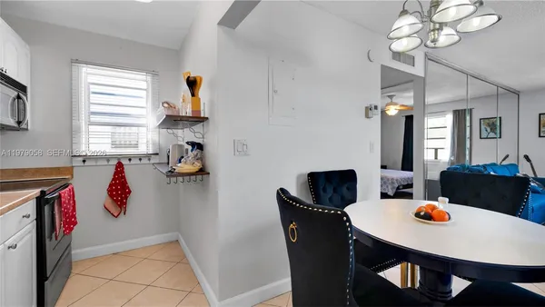 $1,850 | 415 Northeast 2nd Street, Unit 209, Hallandale Beach, FL 33009