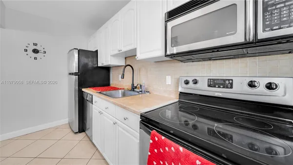 $1,850 | 415 Northeast 2nd Street, Unit 209, Hallandale Beach, FL 33009