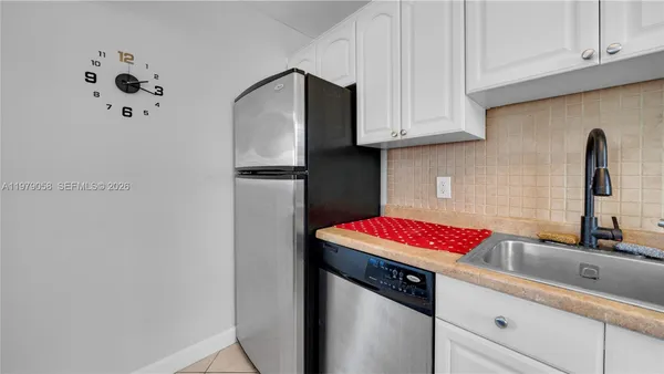 $1,850 | 415 Northeast 2nd Street, Unit 209, Hallandale Beach, FL 33009