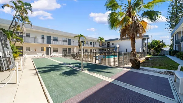 $1,850 | 415 Northeast 2nd Street, Unit 209, Hallandale Beach, FL 33009