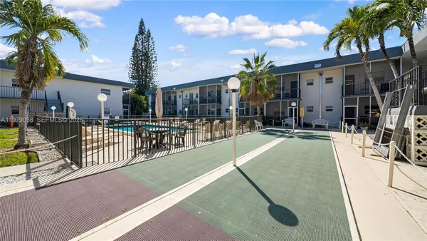 $1,850 | 415 Northeast 2nd Street, Unit 209, Hallandale Beach, FL 33009