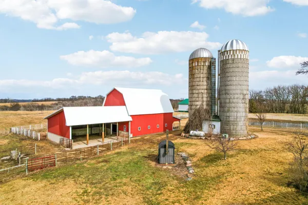 $1,375,000 | 28983 320th Ave Way, Red Wing, MN 55066