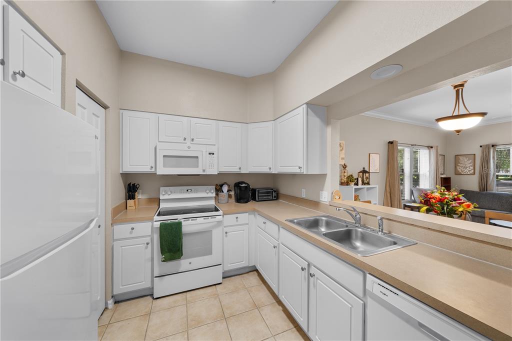 9177 Southwest 52nd Road, Unit E103 Gainesville, FL 32608 - Photo 14 of 47