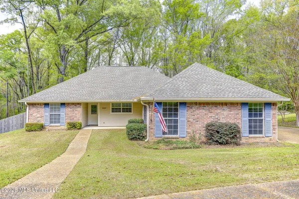 $259,900 | 806 Winding Hills Drive, Clinton, MS 39056