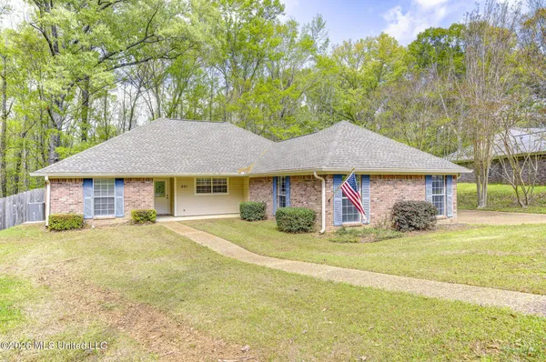 $259,900 | 806 Winding Hills Drive, Clinton, MS 39056