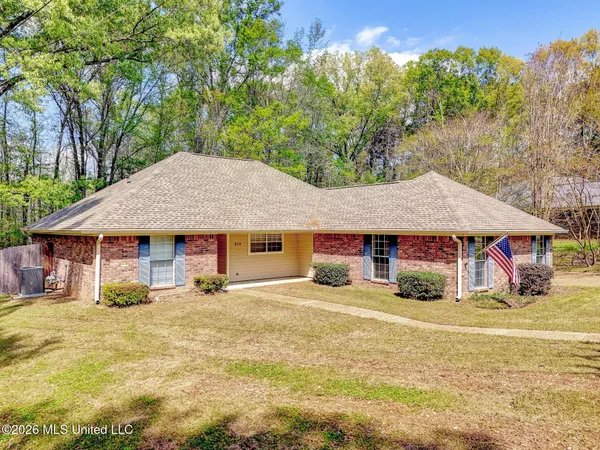 $259,900 | 806 Winding Hills Drive, Clinton, MS 39056