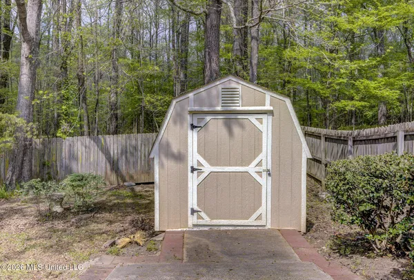 $259,900 | 806 Winding Hills Drive, Clinton, MS 39056