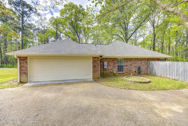 $259,900 | 806 Winding Hills Drive, Clinton, MS 39056