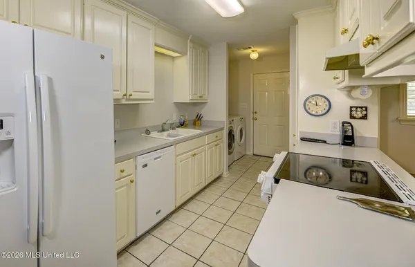 $259,900 | 806 Winding Hills Drive, Clinton, MS 39056