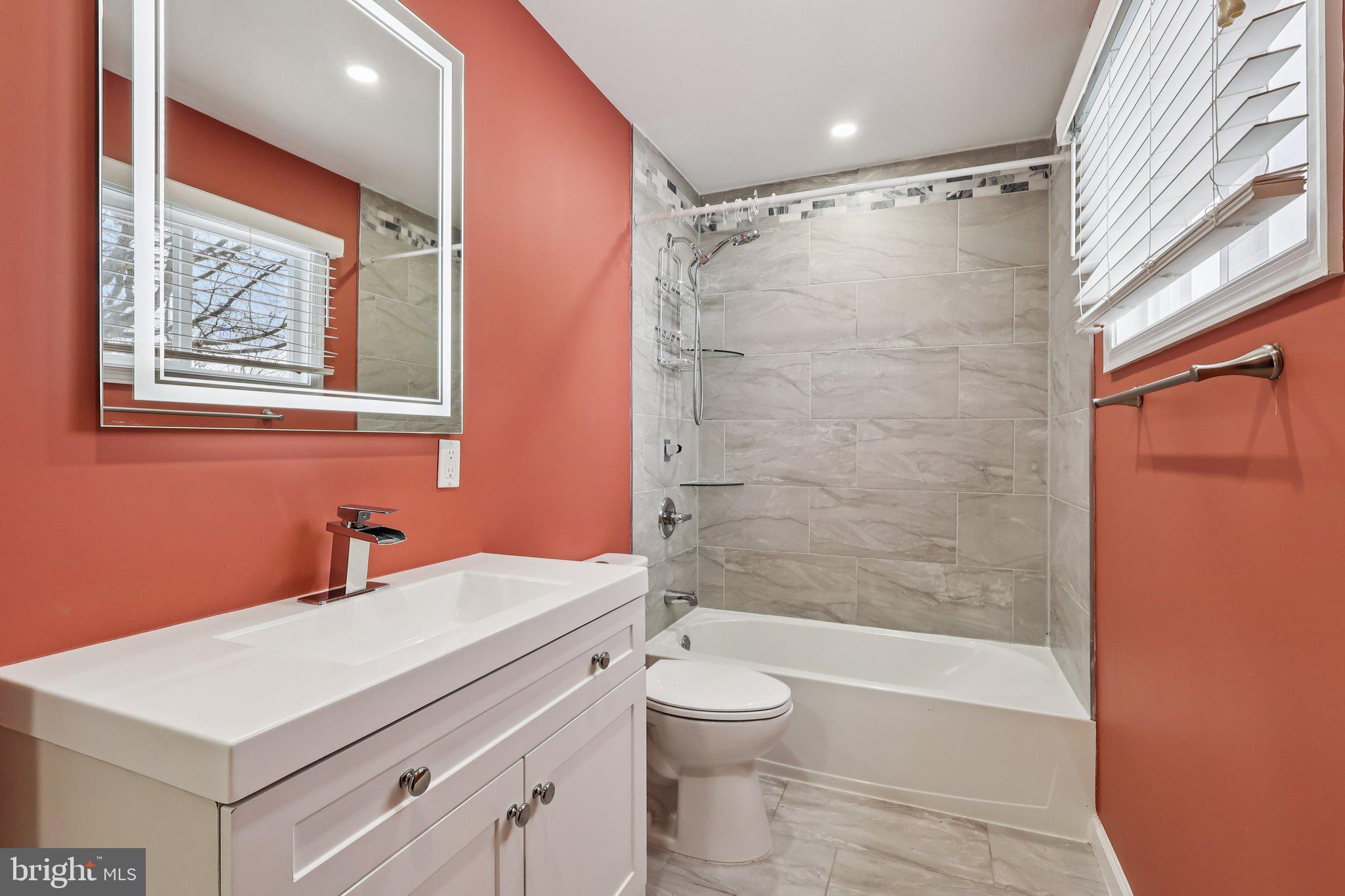 103 Anglin Drive Newark, DE 19713 - Photo 21 of 25 a bathroom with a shower toilet sink and mirror
