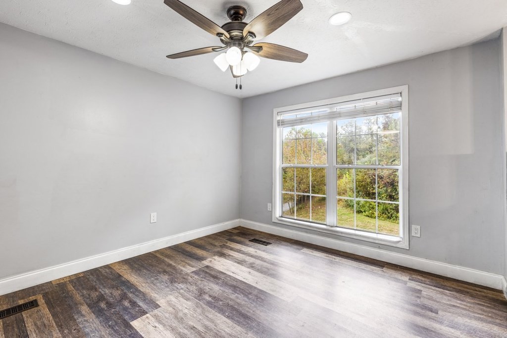 915 Cedar Springs Valley Road Sevierville, TN 37876 - Photo 8 of 39 Gallery Image 8