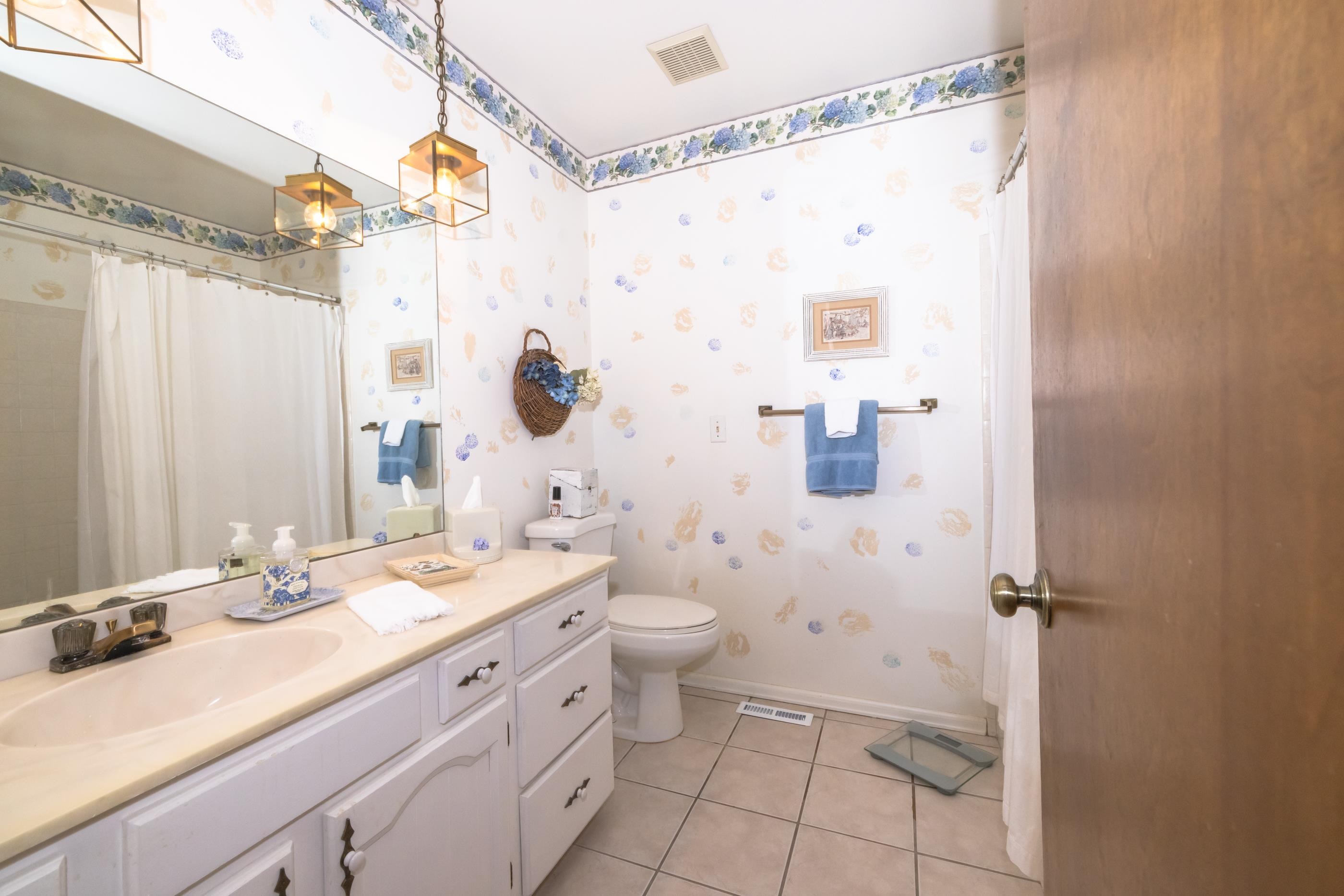 1284 Springborrow Drive Flint, MI 48532 - Photo 30 of 54 50104429-29.JPG