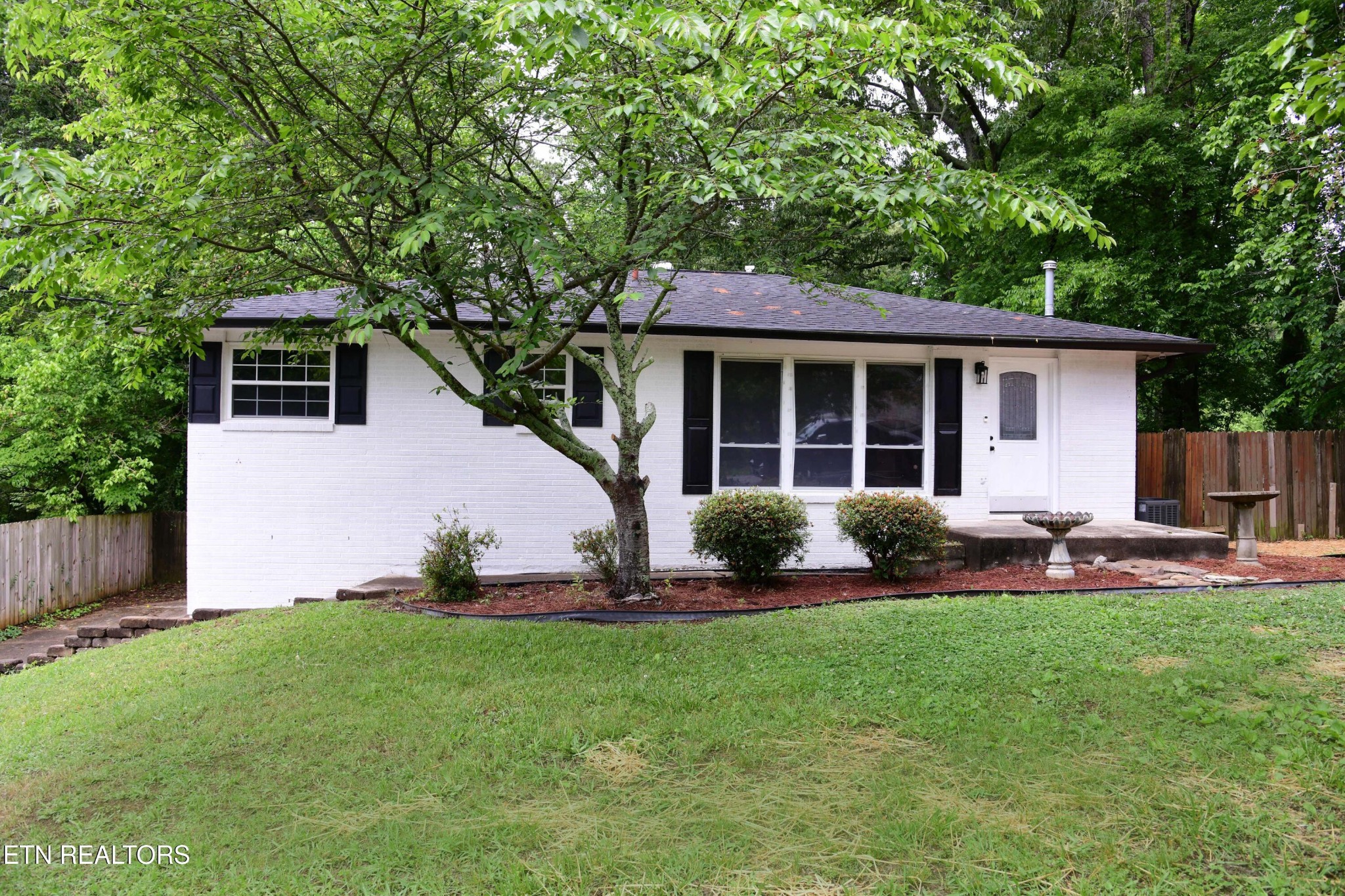 102 Henderson Lane Oak Ridge, TN 37830 - Photo 3 of 26 Gallery Image 3