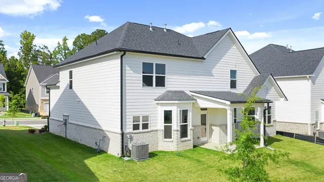 a view of a house with a yard