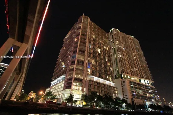 $2,550 | 690 Southwest 1st Court, Unit 1121, Miami, FL 33130