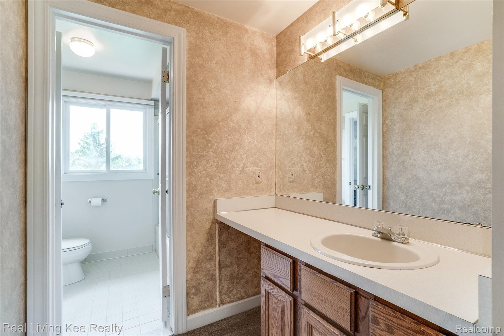 6368 Peach Tree Court Rochester, MI 48306 - Photo 39 of 54 Interiors (32 of 50).jpg