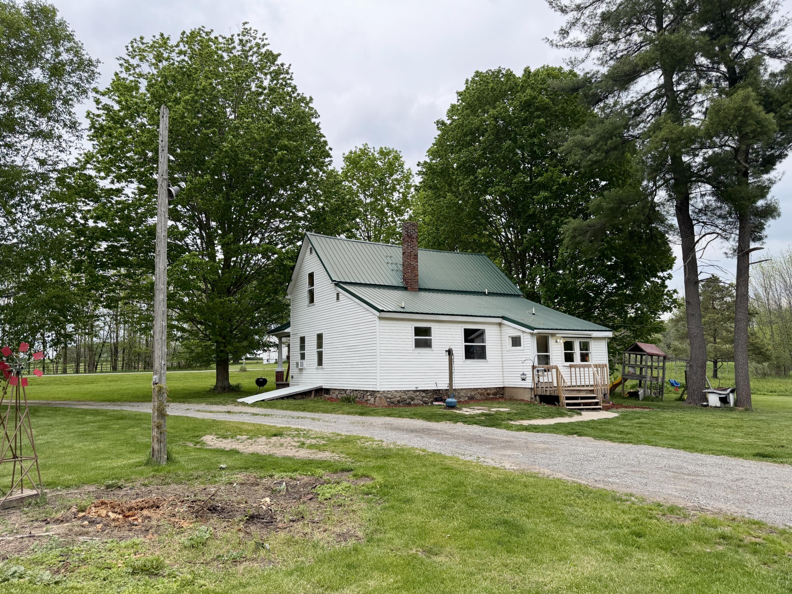 9435 East Garfield Road Hesperia, MI 49421 - Photo 5 of 36 IMG_0488