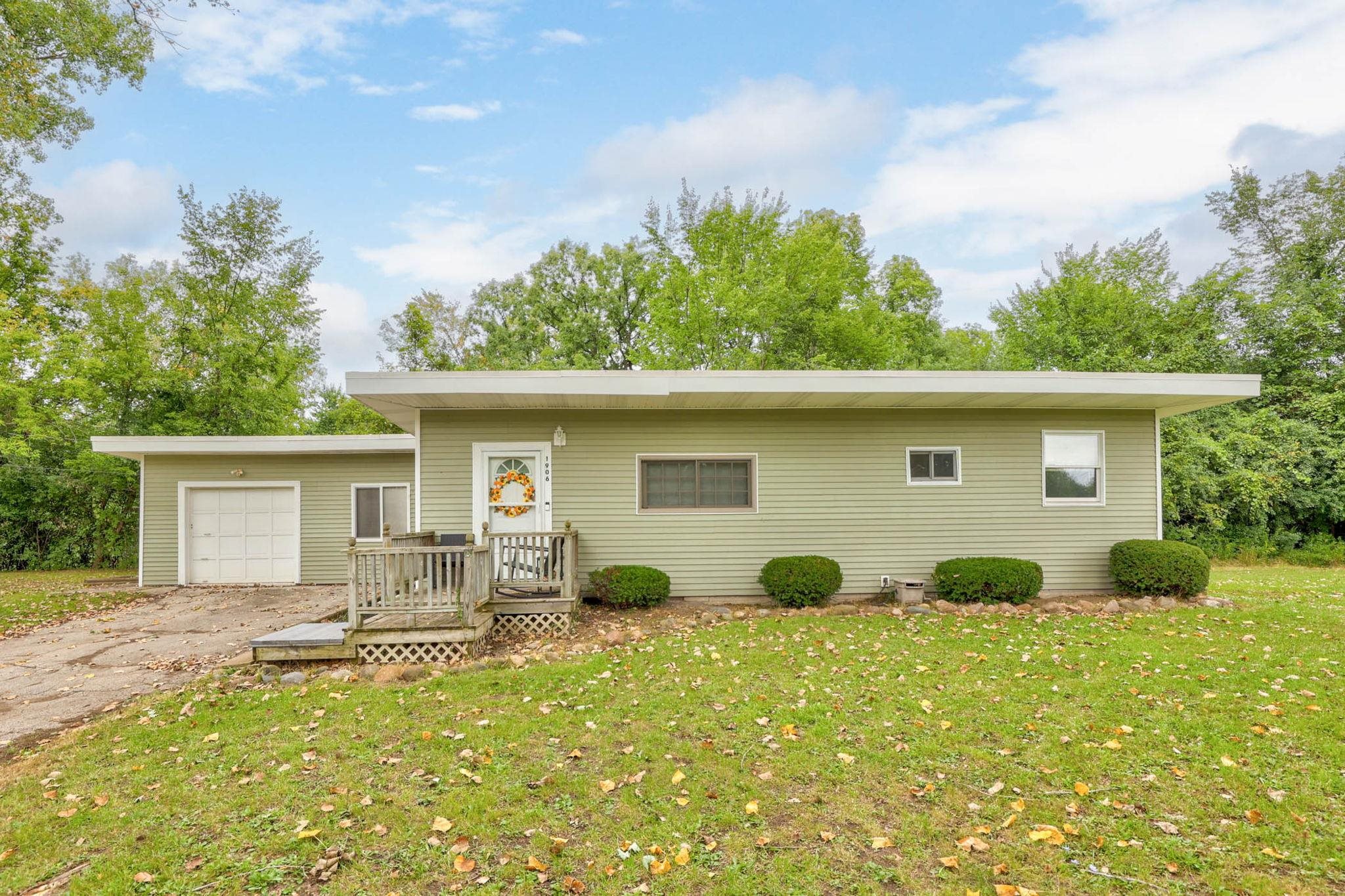 1906 Banner Road Saginaw, MI 48601 - Photo 2 of 40