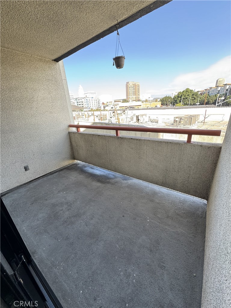 222 South Central Avenue, Unit 214 Los Angeles, CA 90012 - Photo 11 of 21 an outdoor view