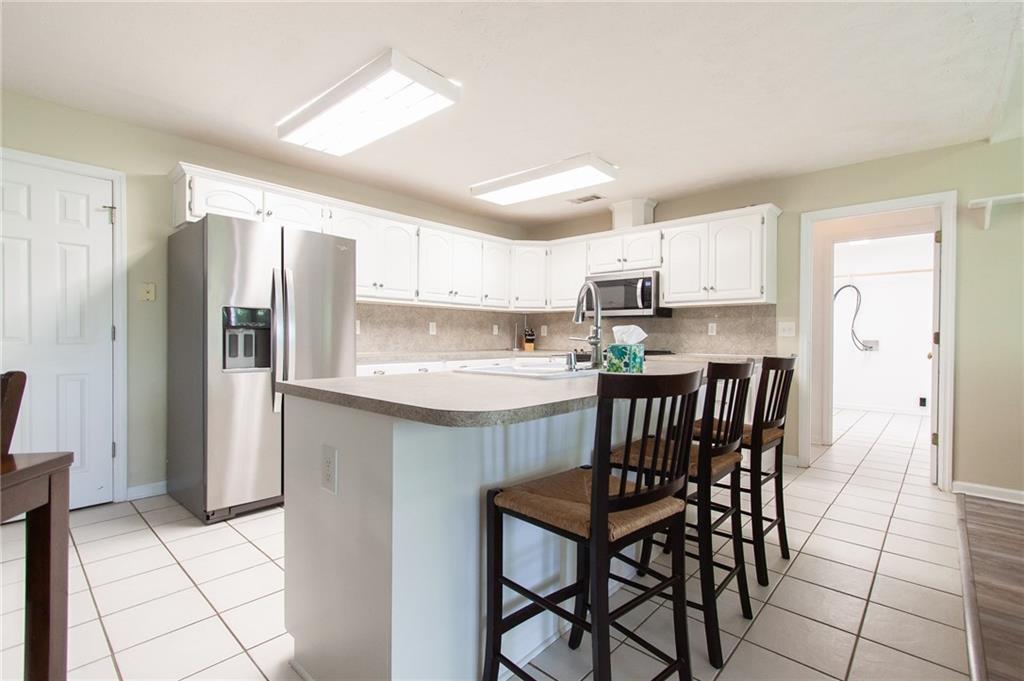 188 Lee Road Salem, AL 36874 - Photo 5 of 50 Kitchen Island/Breakfast Bar