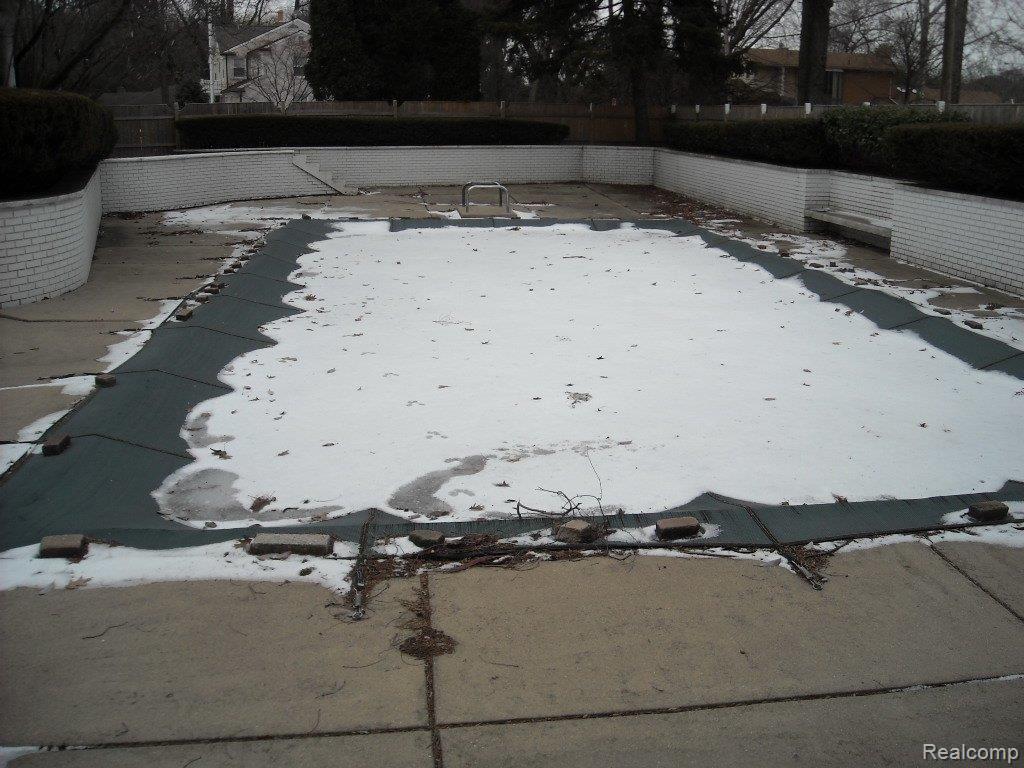 511 Ballantyne Road Grosse Pointe, MI 48236 - Photo 16 of 16 pool
