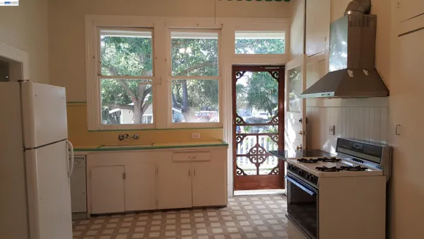 $3,288 | 627 Rose Avenue, Unit 2, Pleasanton, CA 94566