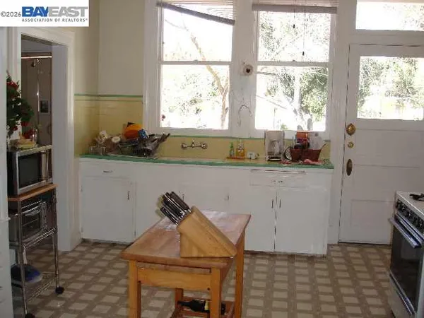 $3,288 | 627 Rose Avenue, Unit 2, Pleasanton, CA 94566