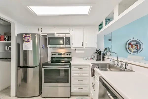 $285,000 | 7310 Seawall Boulevard, Unit 404, Galveston, TX 77551