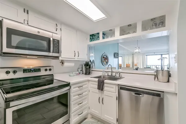 $285,000 | 7310 Seawall Boulevard, Unit 404, Galveston, TX 77551