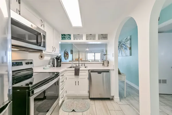 $285,000 | 7310 Seawall Boulevard, Unit 404, Galveston, TX 77551