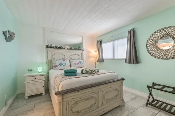 $285,000 | 7310 Seawall Boulevard, Unit 404, Galveston, TX 77551