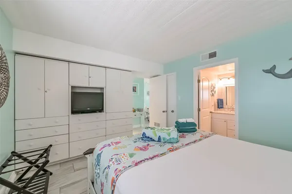 $285,000 | 7310 Seawall Boulevard, Unit 404, Galveston, TX 77551