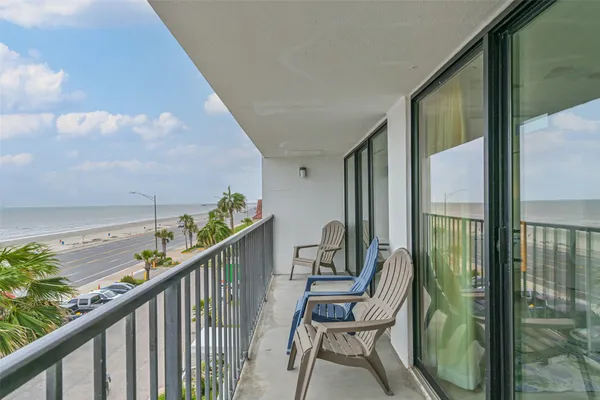 $285,000 | 7310 Seawall Boulevard, Unit 404, Galveston, TX 77551