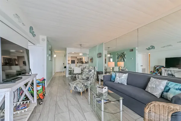 $285,000 | 7310 Seawall Boulevard, Unit 404, Galveston, TX 77551