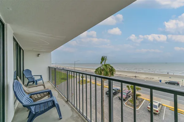 $285,000 | 7310 Seawall Boulevard, Unit 404, Galveston, TX 77551