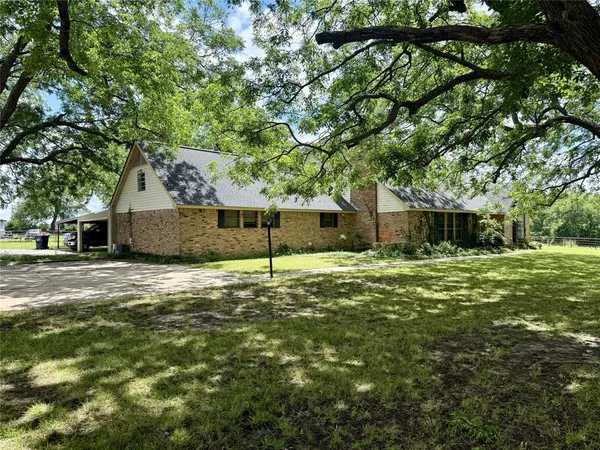$2,516,521 | 18048 Highway 69, Whitewright, TX 75491