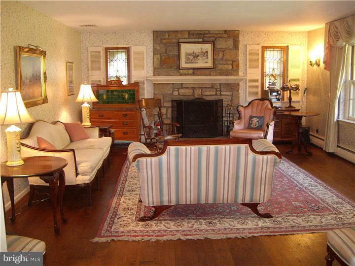 88 Boot Road Newtown Square, PA 19073 - Photo 10 of 22 Living Room