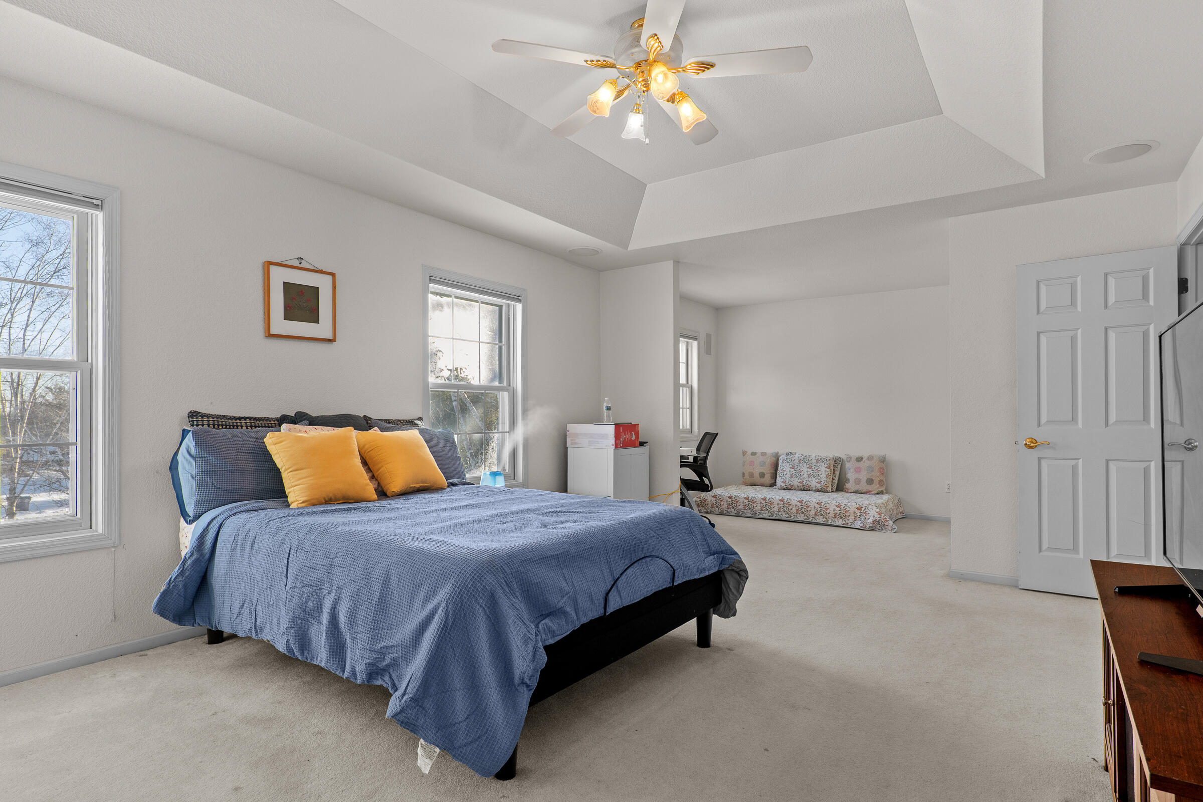 3205 Limerick Lane Sheboygan, WI 53083 - Photo 23 of 48 Primary Bedroom w Sitting Area